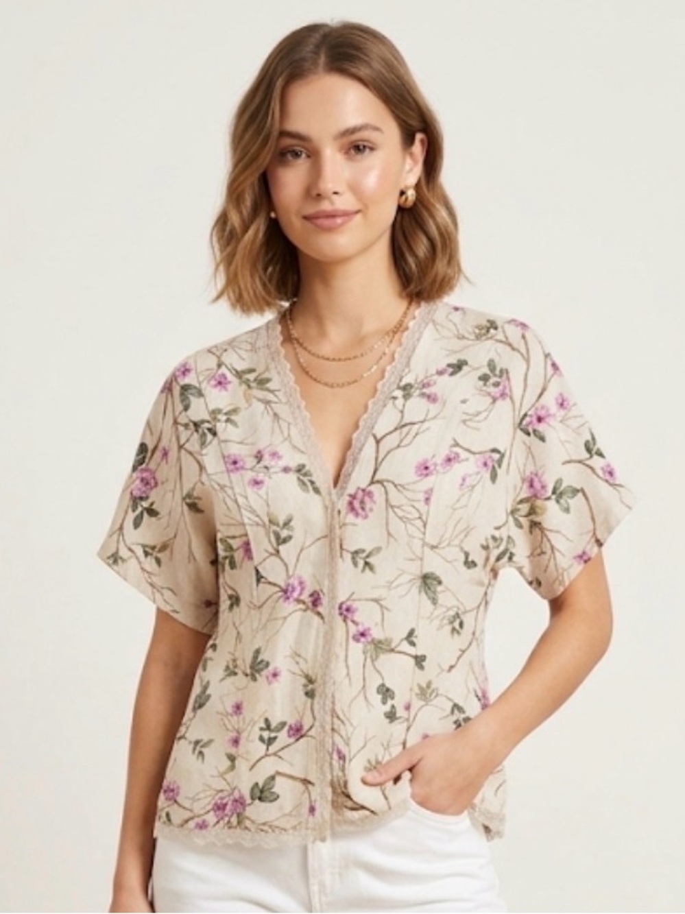 Lungo L’Arno Beige Floral Lace-Trim V-Neck Linen Blouse with Pink Blossoms